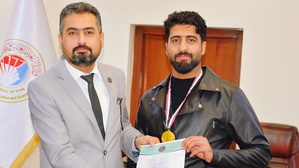 تكريم الطلبة ضمن النشاطات الطلابية